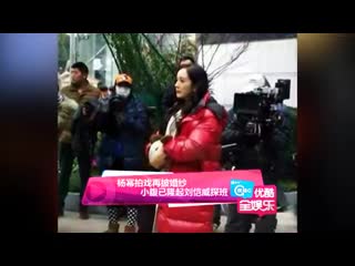 杨幂拍戏再披婚纱 小腹已隆起刘恺威探班