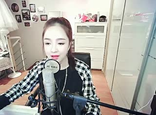 浅唱一曲《偶阵雨》~谁的青春没有浅浅的瘀青