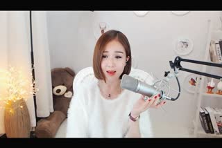 忽然下的一场《雪》飘的那么纯洁~将我埋葬在你的世界~