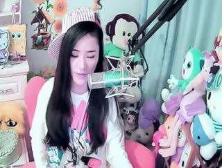 我是一条《寻水的鱼》~我轻轻跳进你的怀里