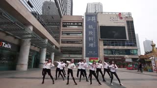 欧欧欧，最in制服美女活力汽车舞来袭！