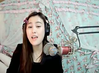 人美歌甜~妹子翻唱《我们都被忘了》