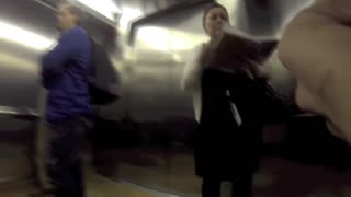 【恶作剧】电梯里放屁 －Elevator Fart Prank