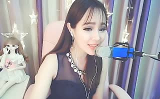 人美歌甜~妹子翻唱《寂寞沙洲冷》