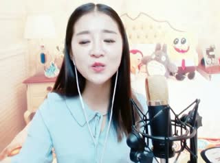 你《脚踏两只船》，徘徊在两人间~