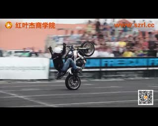 花式摩托高手炫技震撼出场