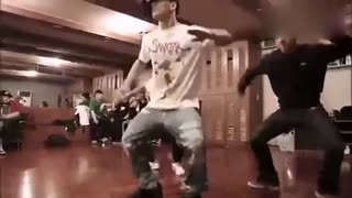 帅气的男生舞蹈