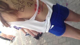 友加反世界杯联盟美女快闪